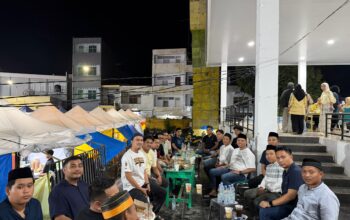 Ketua KONI Soppeng Nikmati Suasana Pasar Ramadhan SUKSES 2026 Usai Berbagi Takjil