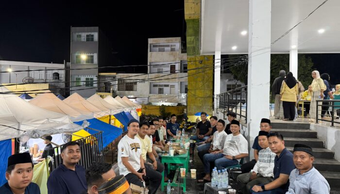 Ketua KONI Soppeng Nikmati Suasana Pasar Ramadhan SUKSES 2026 Usai Berbagi Takjil