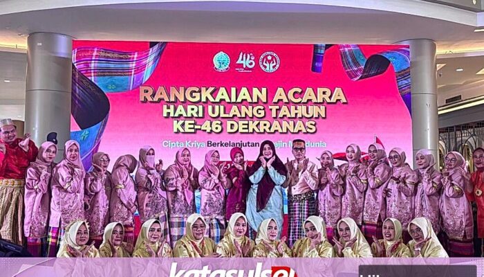 Wastra Kalong Soppeng Curi Perhatian di HUT Dekranas ke-46, Ketua Dekranasda Promosikan Kain Pewarna Alam