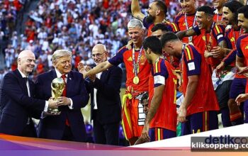Trump Dicemooh saat Serahkan Trofi Piala Dunia